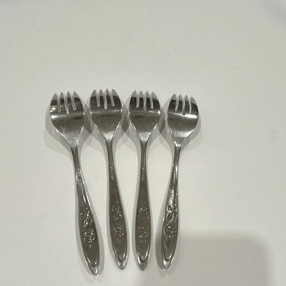 Set of 4 Stainless Steel Silver salad forks. Oneida community pattern my rose